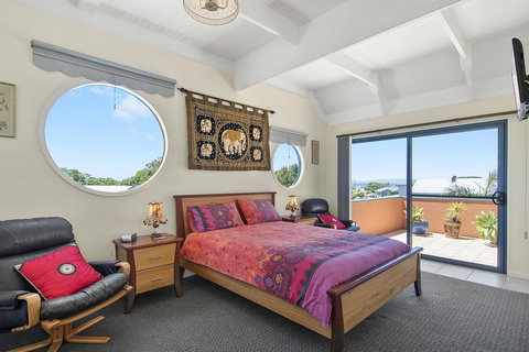 Black Dolphin Beach Penthouse - Accommodation Burleigh 2
