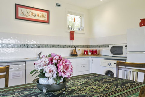 Black Dolphin Beach Penthouse - Accommodation Burleigh 17