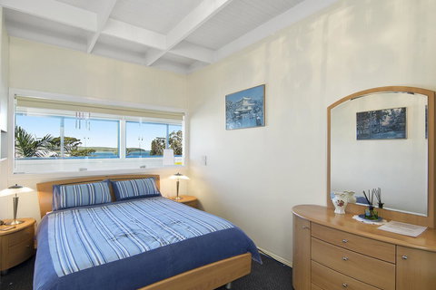 Black Dolphin Beach Penthouse - Accommodation Burleigh 8