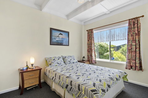 Black Dolphin Beach Penthouse - Accommodation Burleigh 11