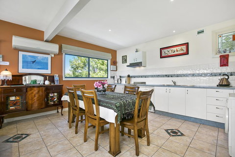 Black Dolphin Beach Penthouse - Accommodation Burleigh 22