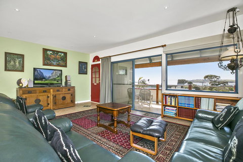 Black Dolphin Beach Penthouse - Accommodation Burleigh 18