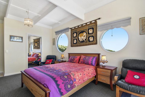 Black Dolphin Beach Penthouse - Accommodation Burleigh 12