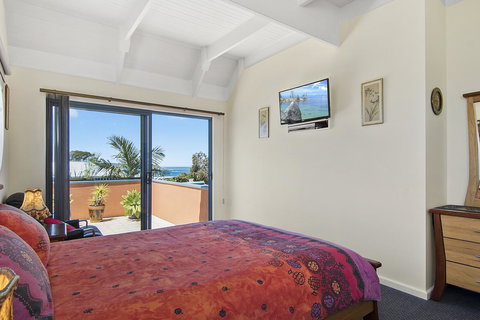 Black Dolphin Beach Penthouse - Accommodation Burleigh 6