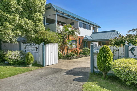 Black Dolphin Beach Penthouse - Accommodation Burleigh 1