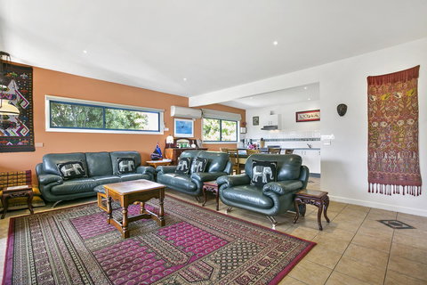 Black Dolphin Beach Penthouse - Accommodation Burleigh 5