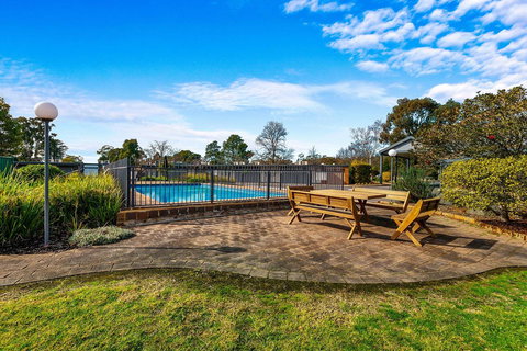 Quality Inn & Suites Traralgon - Accommodation Burleigh 4