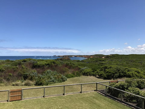 Sunsets On Martyrs Luxury Coastal Beach House Peterborough - Accommodation Burleigh 22