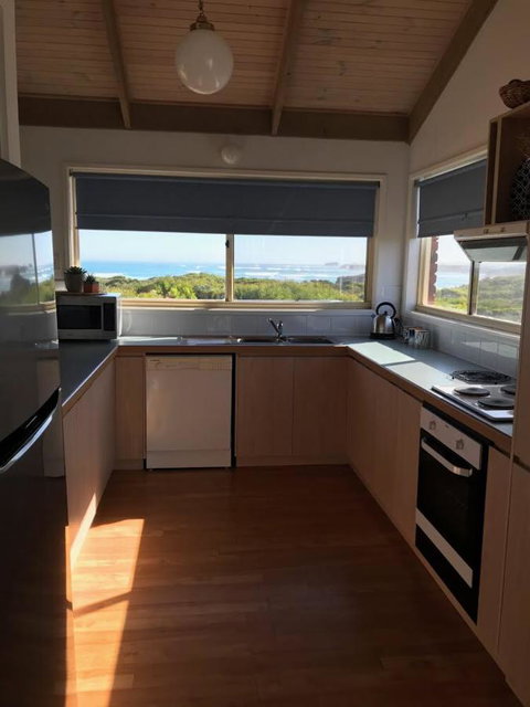 Sunsets On Martyrs Luxury Coastal Beach House Peterborough - Accommodation Burleigh 9