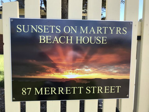 Sunsets On Martyrs Luxury Coastal Beach House Peterborough - Accommodation Burleigh 21