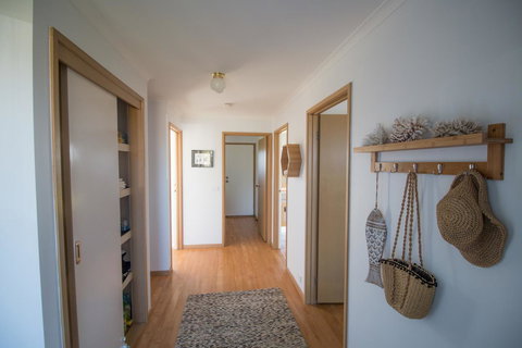 Sunsets On Martyrs Luxury Coastal Beach House Peterborough - Accommodation Burleigh 19