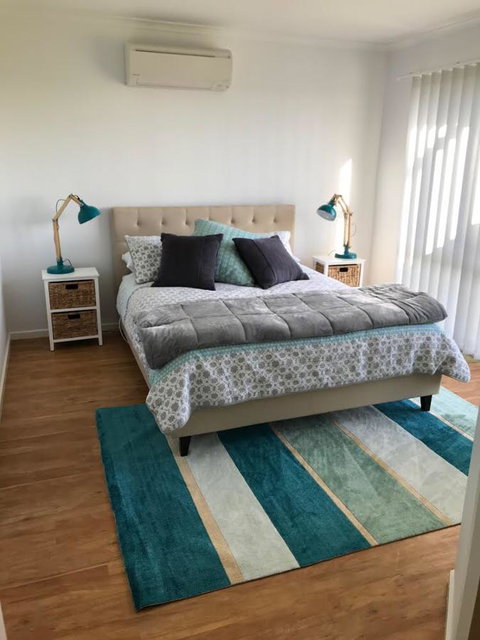 Sunsets On Martyrs Luxury Coastal Beach House Peterborough - Accommodation Burleigh 14