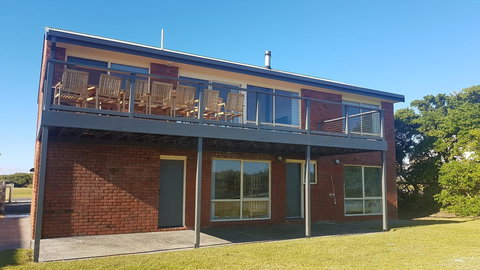 Sunsets On Martyrs Luxury Coastal Beach House Peterborough - Accommodation Burleigh 24