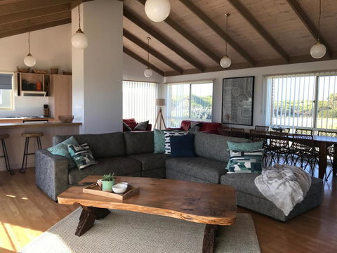 Sunsets On Martyrs Luxury Coastal Beach House Peterborough - Accommodation Burleigh 13