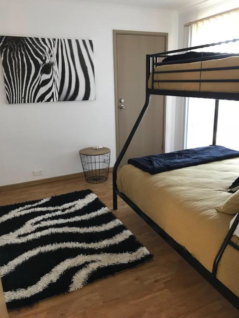 Sunsets On Martyrs Luxury Coastal Beach House Peterborough - Accommodation Burleigh 16