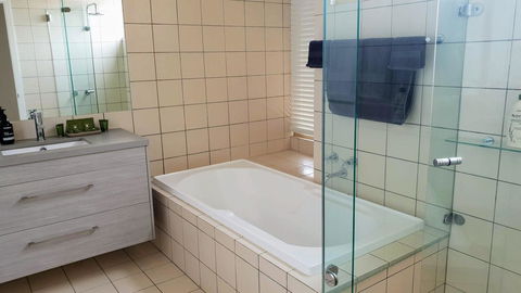 Number 9 Leisure Stay - Accommodation Burleigh 12