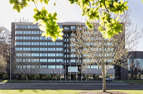 Pullman Melbourne Albert Park - Accommodation Burleigh 28