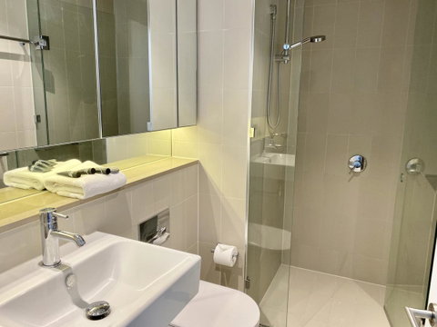 JC Waterfront Apartments On Collins - Accommodation Burleigh 6