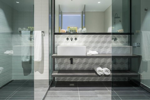 Peppers Docklands - Accommodation Burleigh 6