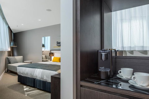 Peppers Docklands - Accommodation Burleigh 16