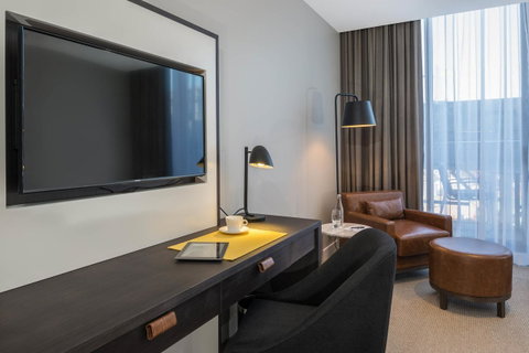 Peppers Docklands - Accommodation Burleigh 12