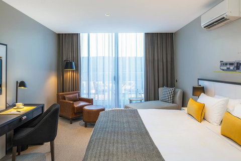 Peppers Docklands - Accommodation Burleigh 18