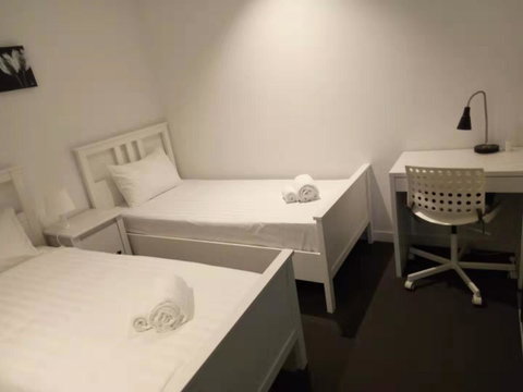 AH Accommodation@ Spencer - Accommodation Burleigh 2
