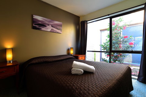 Executive Hideaway - Accommodation Burleigh 20