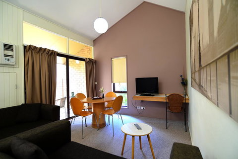 Executive Hideaway - Accommodation Burleigh 16