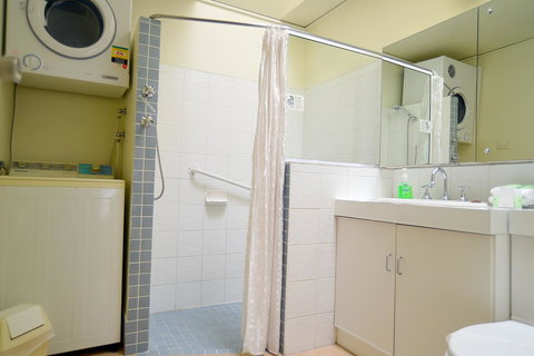 Executive Hideaway - Accommodation Burleigh 2