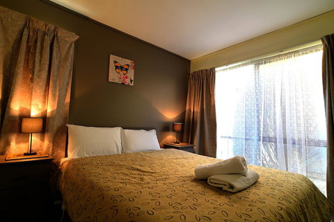 Executive Hideaway - Accommodation Burleigh 11