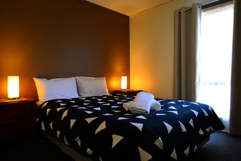 Executive Hideaway - Accommodation Burleigh 3
