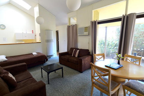 Executive Hideaway - Accommodation Burleigh 24