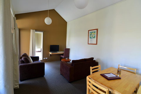 Executive Hideaway - Accommodation Burleigh 9