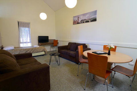 Executive Hideaway - Accommodation Burleigh 12