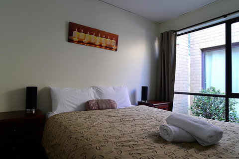 Executive Hideaway - Accommodation Burleigh 13