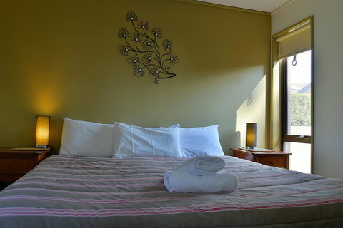 Executive Hideaway - Accommodation Burleigh 27