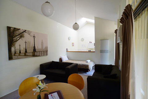 Executive Hideaway - Accommodation Burleigh 15