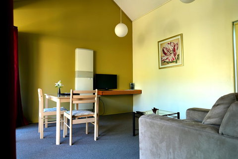 Executive Hideaway - Accommodation Burleigh 26