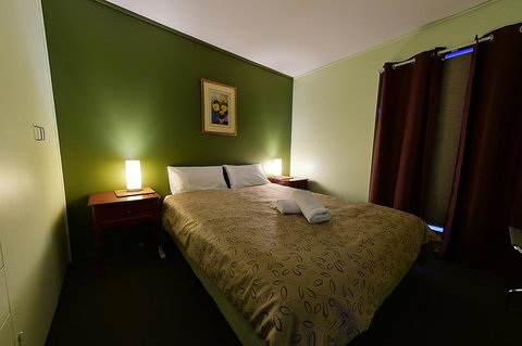 Executive Hideaway - Accommodation Burleigh 44