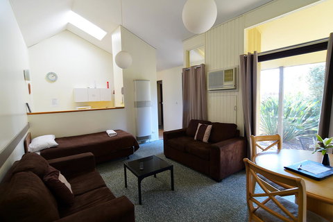 Executive Hideaway - Accommodation Burleigh 23