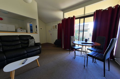 Executive Hideaway - Accommodation Burleigh 42