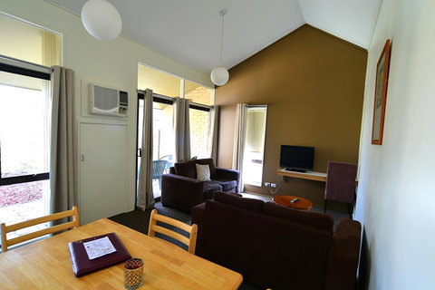 Executive Hideaway - Accommodation Burleigh 8