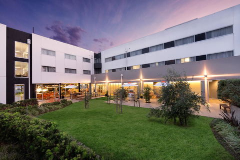 Atura Dandenong - Accommodation Burleigh 21