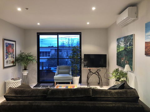 Vibe-Modern 2 Bed Apartment - Accommodation Burleigh 7
