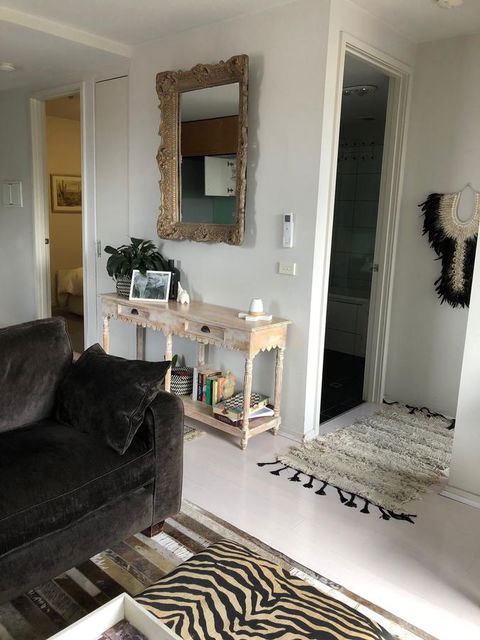 Vibe-Modern 2 Bed Apartment - Accommodation Burleigh 6