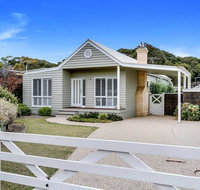 Cute Cottage on Cain - beach at end of street - Accommodation Burleigh