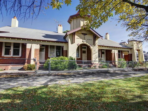 Boutique Heritage Studios On Ryrie Geelong CBD Opposite Hospital - Accommodation Burleigh 4