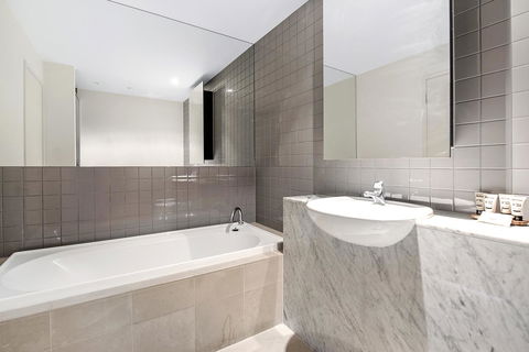 ULTIQA Little Collins (located At The Hero Apartment Building) - Accommodation Burleigh 15