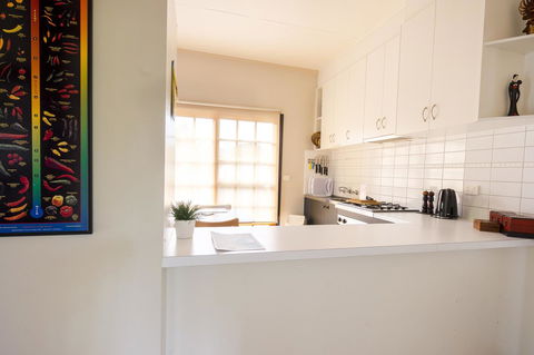 Azen Haven - Accommodation Burleigh 5